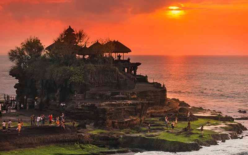 Tanah lot sunset temple
