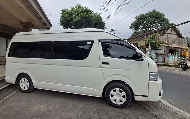 Toyota Hiace1